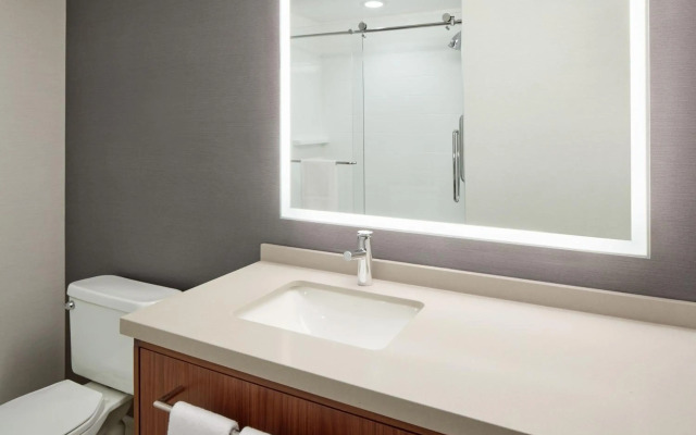 Courtyard by Marriott Mississauga - Airport Corporate Centre West