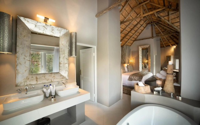 Clifftop Exclusive Safari Hideaway