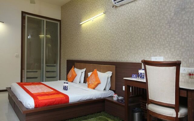 OYO 2216 Hotel Live Inn