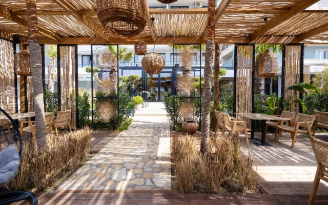 Sea & Sand Hotel