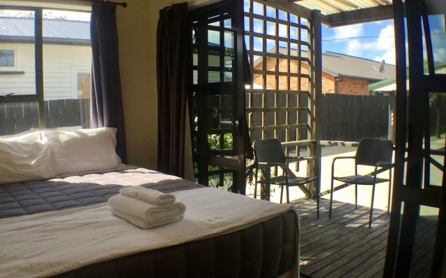 Villa on Nixon St – Guest Rooms – Hamilton