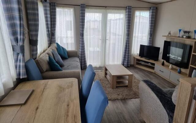 Stunning 2-bed Caravan in Prestatyn dog Friendly