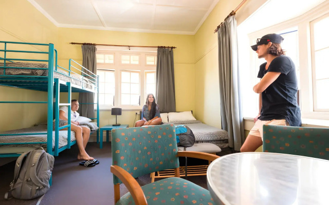 YHA Newcastle Beach