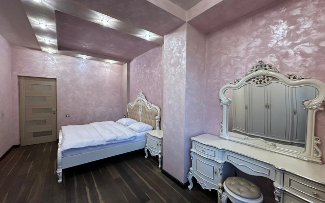 Northern Avenue 2 bedroom Luxury apartment HH777