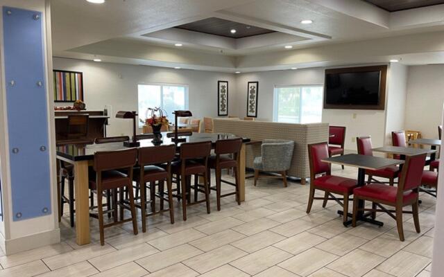 Holiday Inn Express Hotel & Suites Lewisburg by IHG
