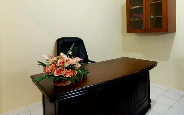 OYO Living 1332 Almonsari Residence