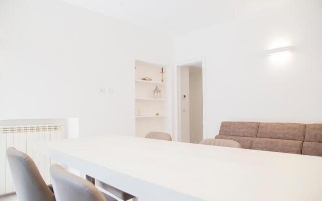 Brand, new and fully furnished apt
