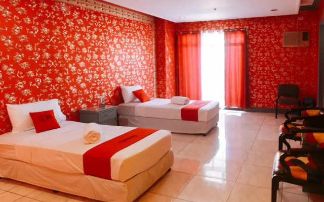 RedDoorz Plus @ Castle Chateau Iloilo
