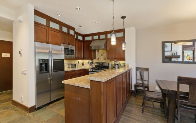 Juniper Crest #25 4 Bedroom Condo by RedAwning