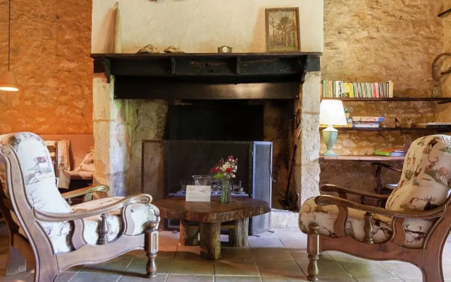 Estate in Dordogne Near Sites