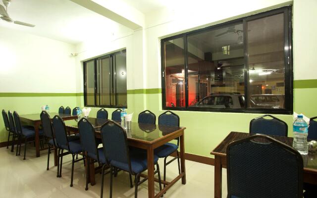 OYO 381 Hotel Pashupati Plaza