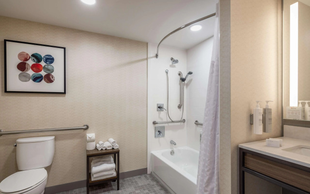 Hilton Garden Inn Chicago / Oak Brook