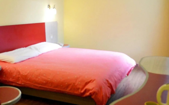 Home Inn Shanghai Disneyland Huinan Metro Station Tongji Road