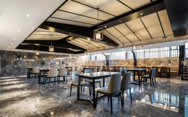 Western Royal Palace Hotel