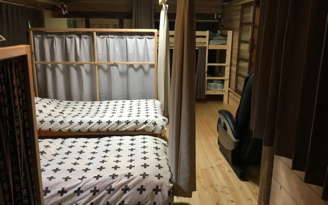 Guest House Coco Garage - Hostel