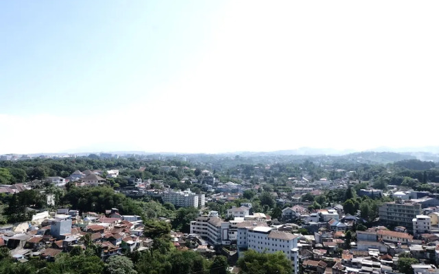 Homey And Cozy 2Br Apartment At Parahyangan Residence