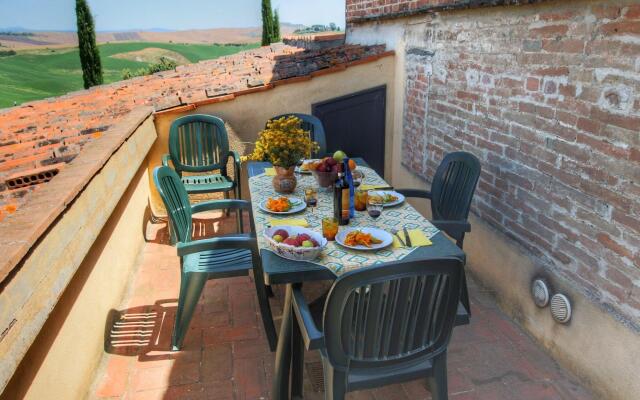 Spacious Tuscan Farmhouse
