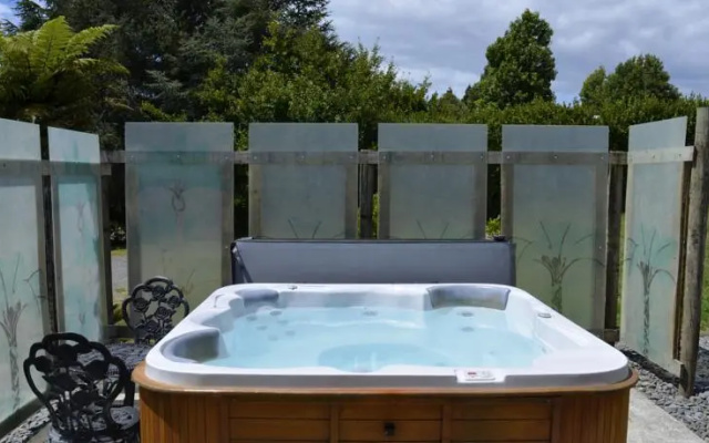 katikati kiwifruit cottage – Pool – Whakamarama
