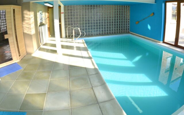 Spacious Villa in Gesves With Swimming Pool