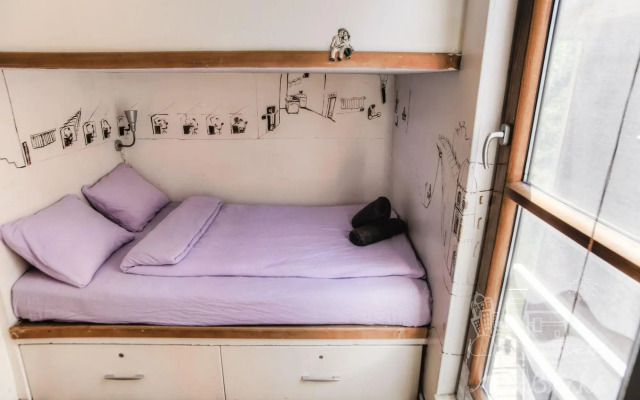 Arkabarka Floating Hostel
