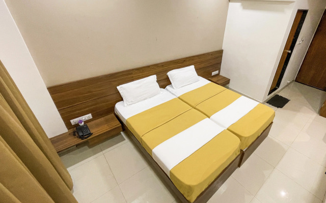 Stay Guru Hari Om Residency