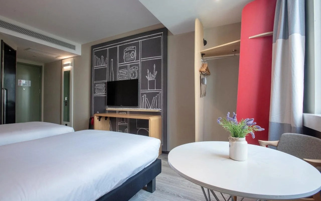 ibis Lanzhou Peili Square