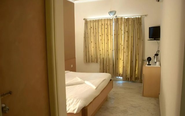 Hotel Sagar Tarang (Berries Group)