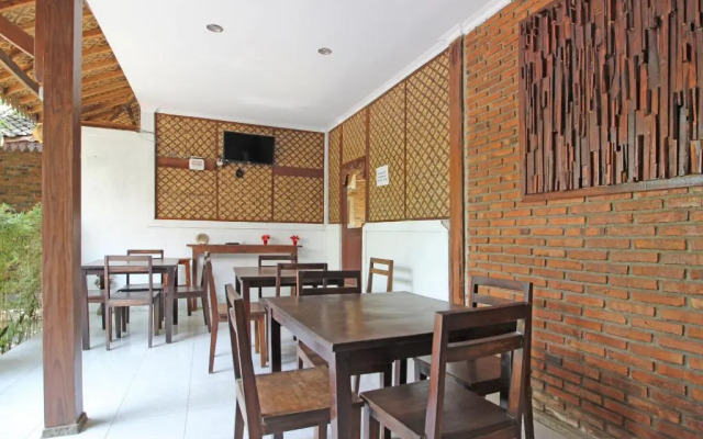 RedDoorz near Borobudur Temple 2