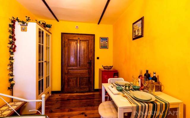 Art apartment EVMOLPIAS near Roman stadium