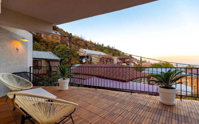 Stylish 2BR apt w huge terrace in Old Tbilisi