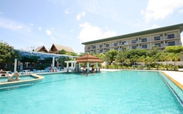 Club Chalong Beach