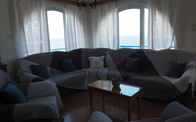 Arkas Inn