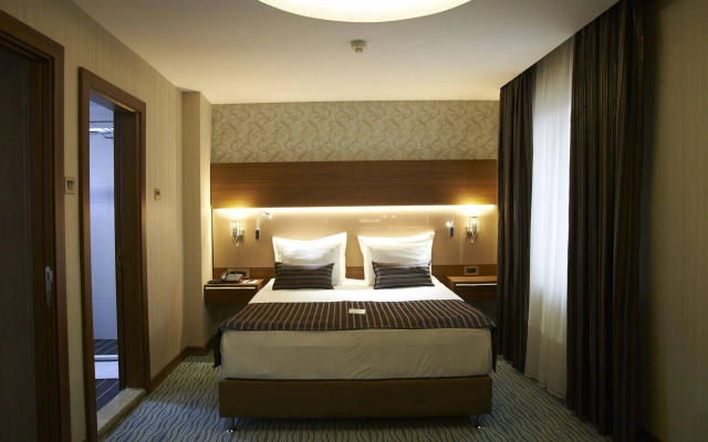 Saffron Hotel