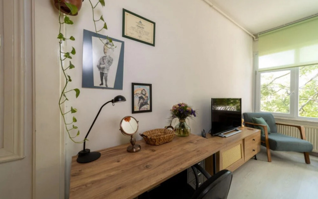 Charming Flat with Refreshing View in Kadikoy
