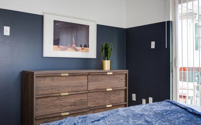 Stylish 3br/2ba Duplex Austin Home w/ Balcony