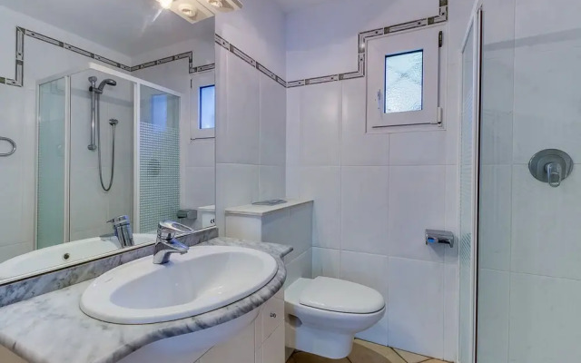 Villa With Pool and air Conditioning