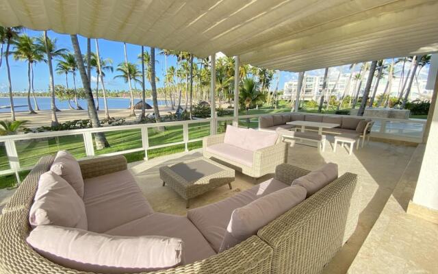 Apt w Beach Front Beach Access at Nueva Romana