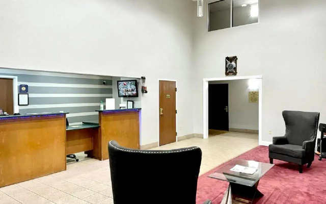 Star City Inn & Suites