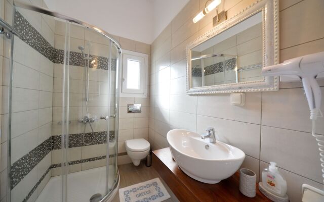 Niriides Luxury Studios