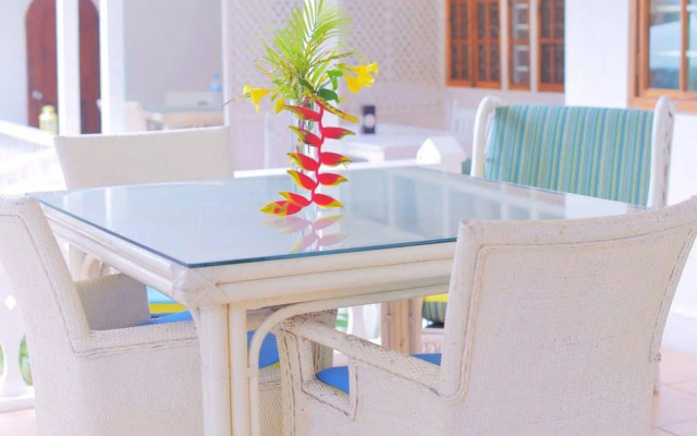 Beau Vallon Bungalows