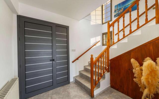 Villa Adonis Large Private Pool Walk to Beach