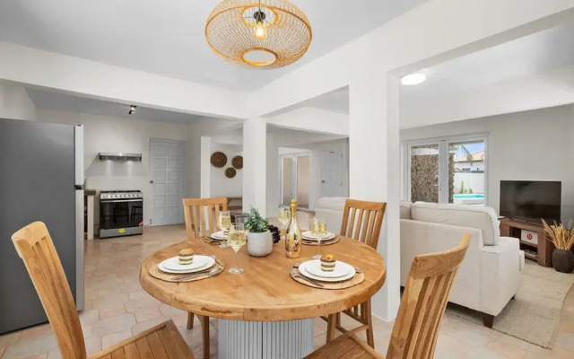 Newly Renovated Amazing Location Private Pool
