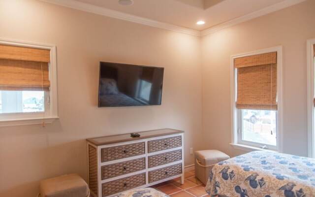 Salt and Horns - 4 Br Home