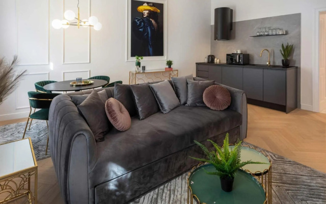 Candy Cavalier, designer decorated, luxurious, main square