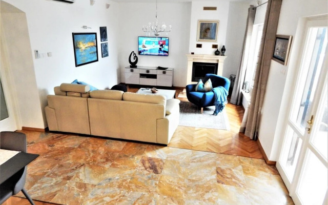 Villa Umag in Umag With 5 Bedrooms and 5 Bathrooms