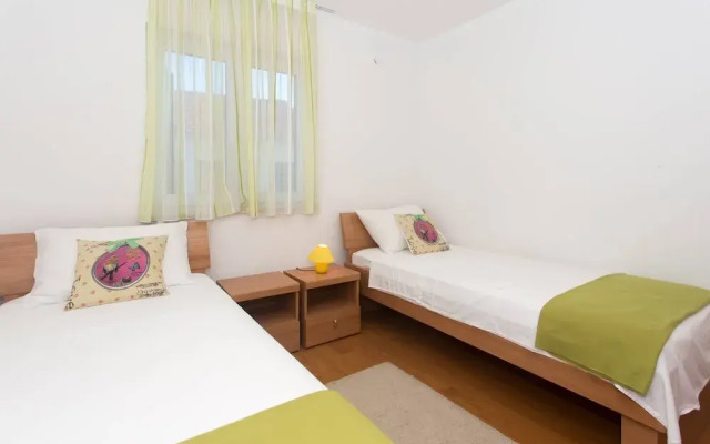 Charming Apartments With Private Balcony and City View Seget Donji