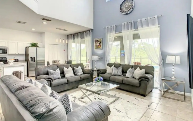 7BR Villa in Emerald Island w Resort Perks