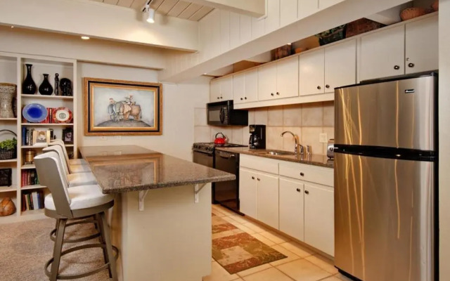 Chateau Dumont Unit 11