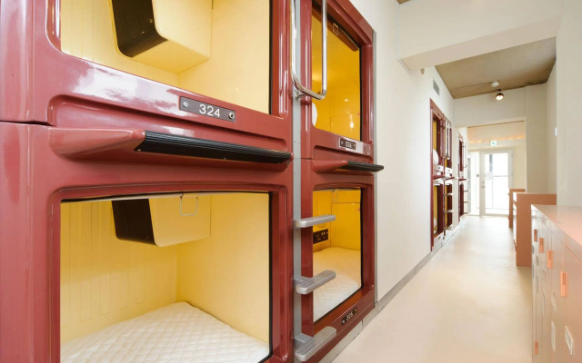 Oak Hostel Cabin