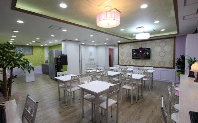 Gyeongju Friend Guest House - Hostel